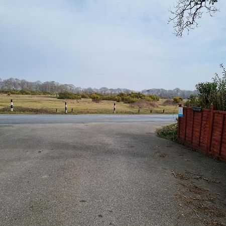 Lovely 2-Bedroom New Forest Apartment On A Farm 뉴밀튼 외부 사진